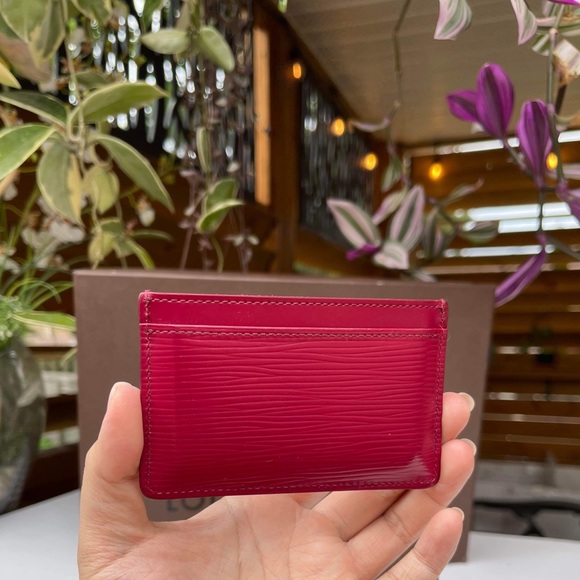 Louis vuitton epi fuchsia card case - Picture 2 of 7